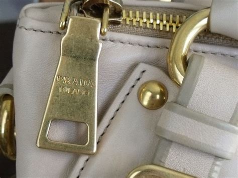 what zippers does prada use